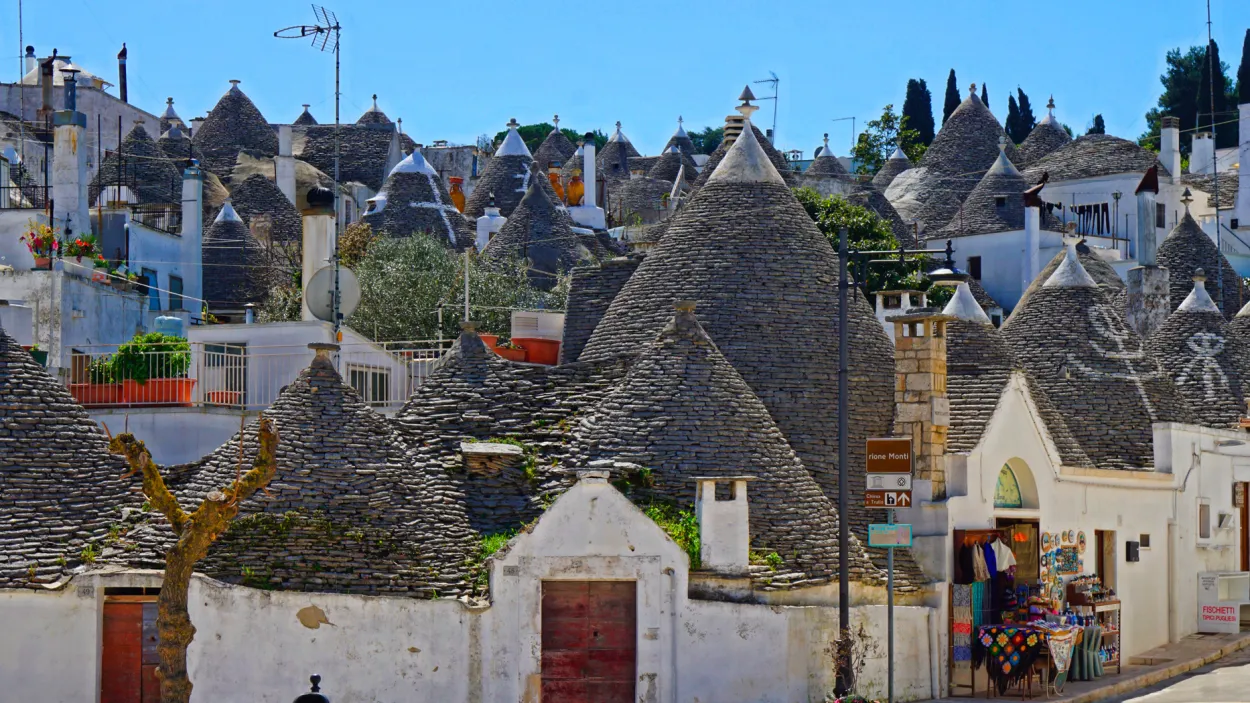 trulli-4552084_1980.jpg