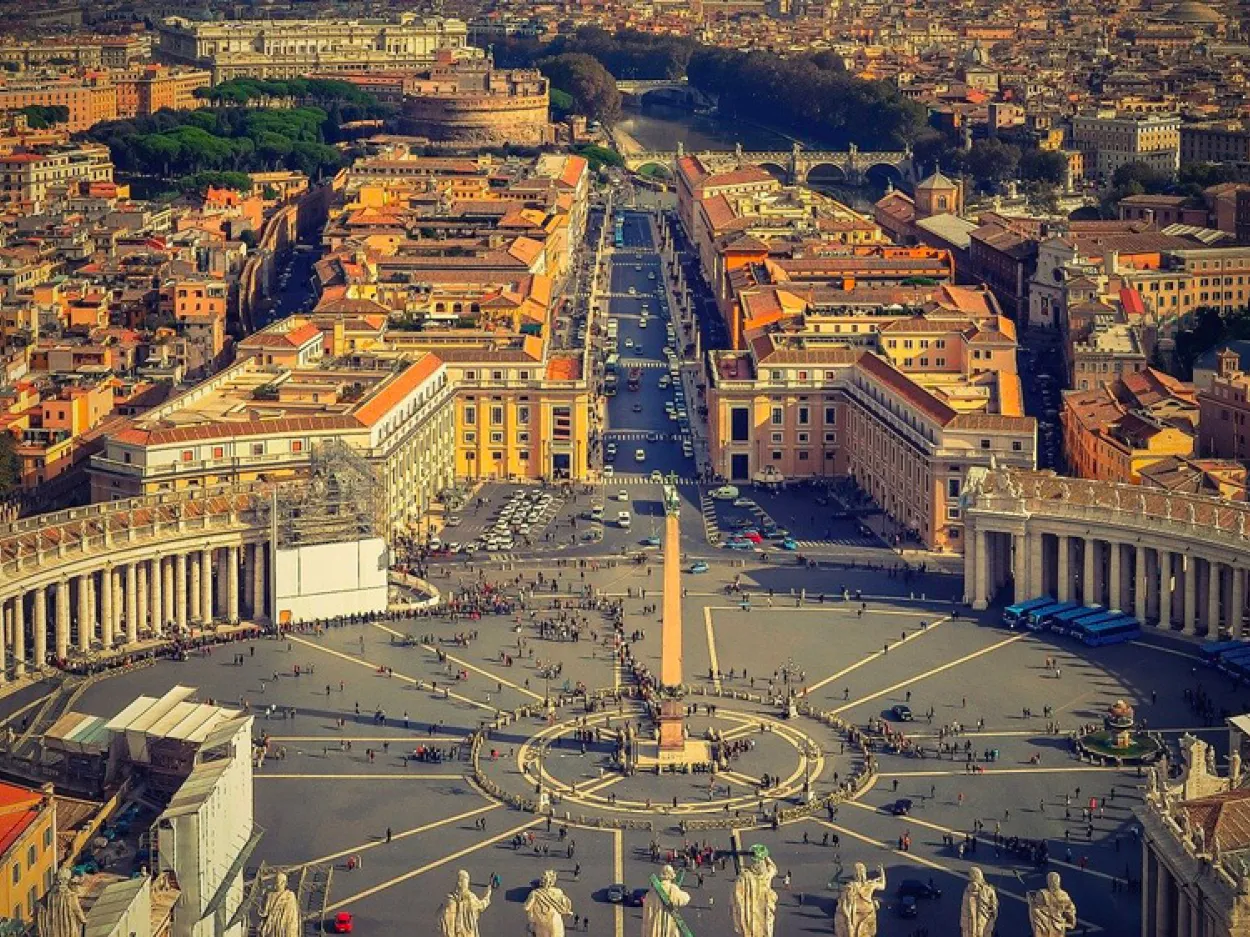 Piazza San Pietro - Vaticano.jpg