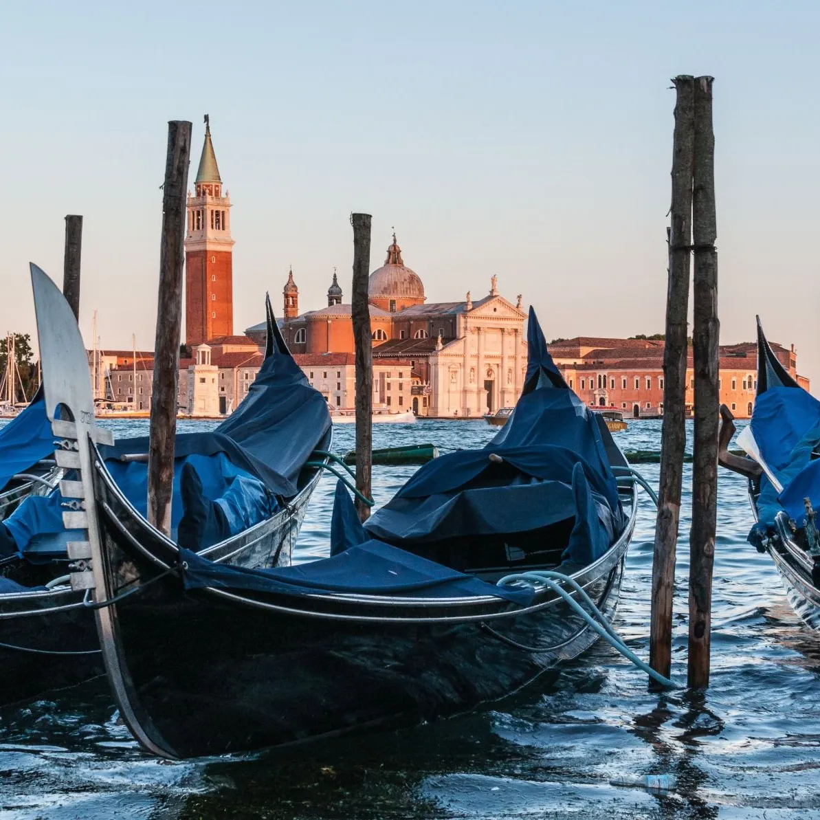 gondola-1712314 SMALL.jpg gondola-1712314 SMALL.jpg