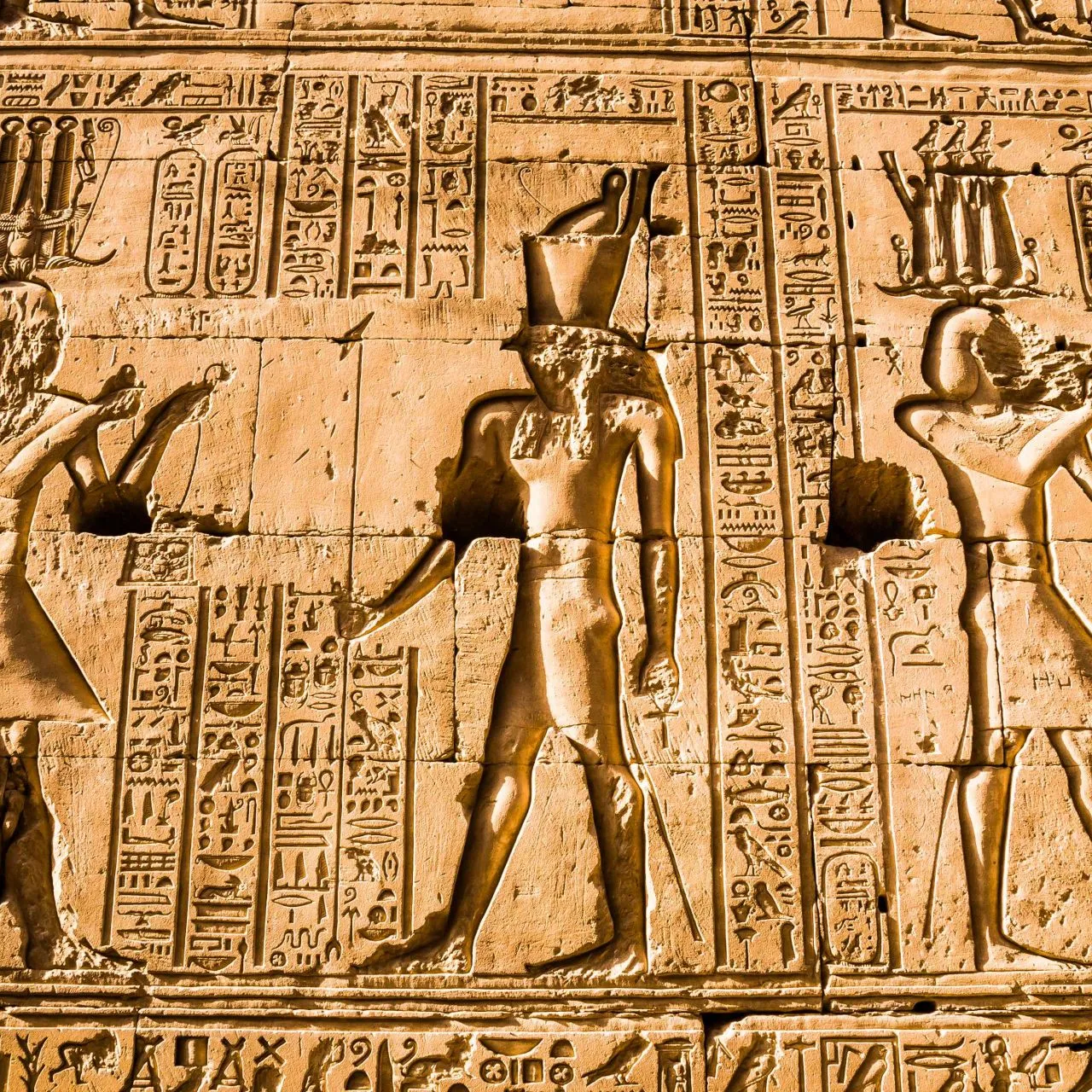 Edfu Tempio di Horus SMALL.jpg Edfu Tempio di Horus SMALL.jpg