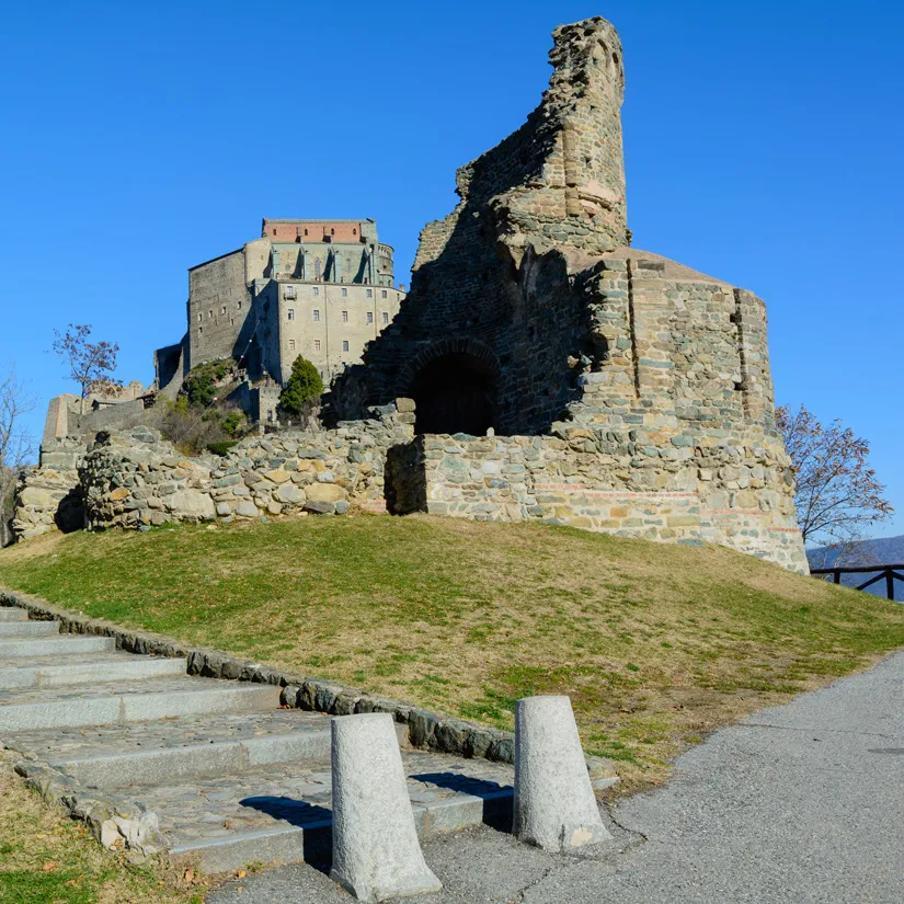 Sacra-di-San-Michele.jpg Sacra-di-San-Michele.jpg