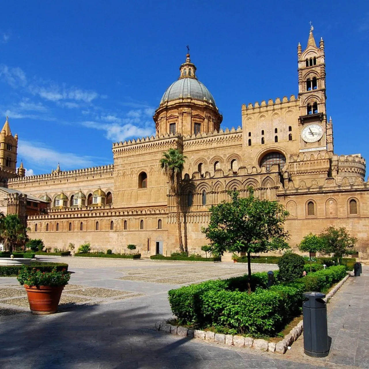Palermo cattedrale 2.jpg Palermo cattedrale 2.jpg