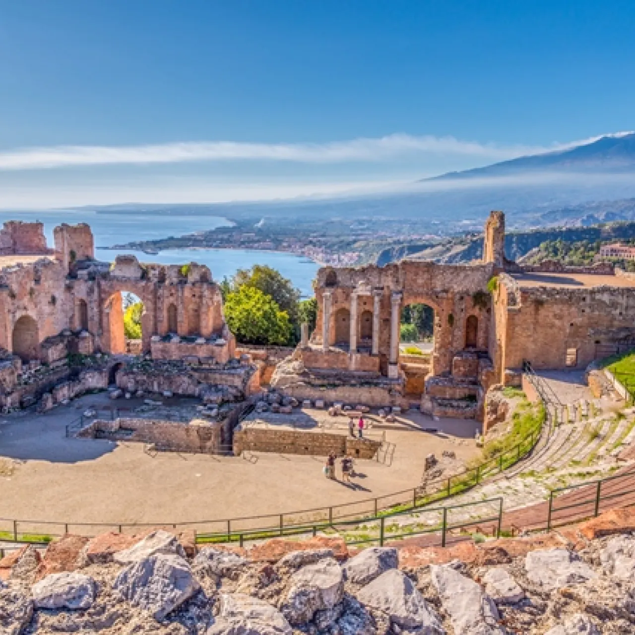Taormina-teatro greco romano-piccola.jpg Taormina-teatro greco romano-piccola.jpg
