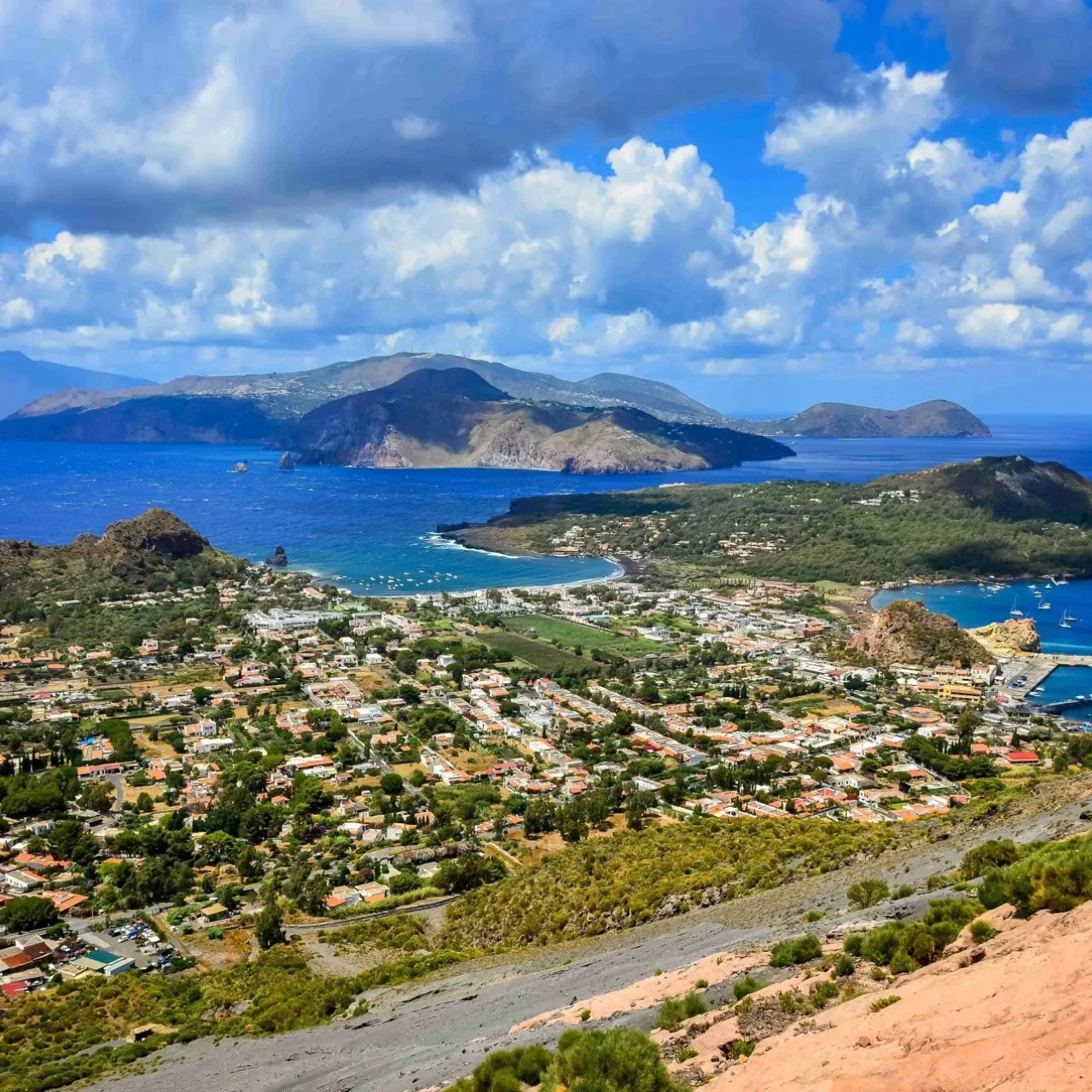 Isole Eolie small.jpg Isole Eolie small.jpg
