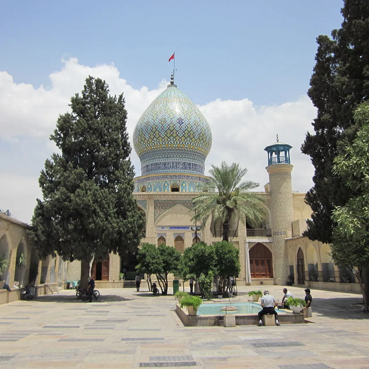 1200px-Imamzadeh-ye_Ali_Ebn-e_Hamze_(Shiraz)_001.jpg 1200px-Imamzadeh-ye_Ali_Ebn-e_Hamze_(Shiraz)_001.jpg