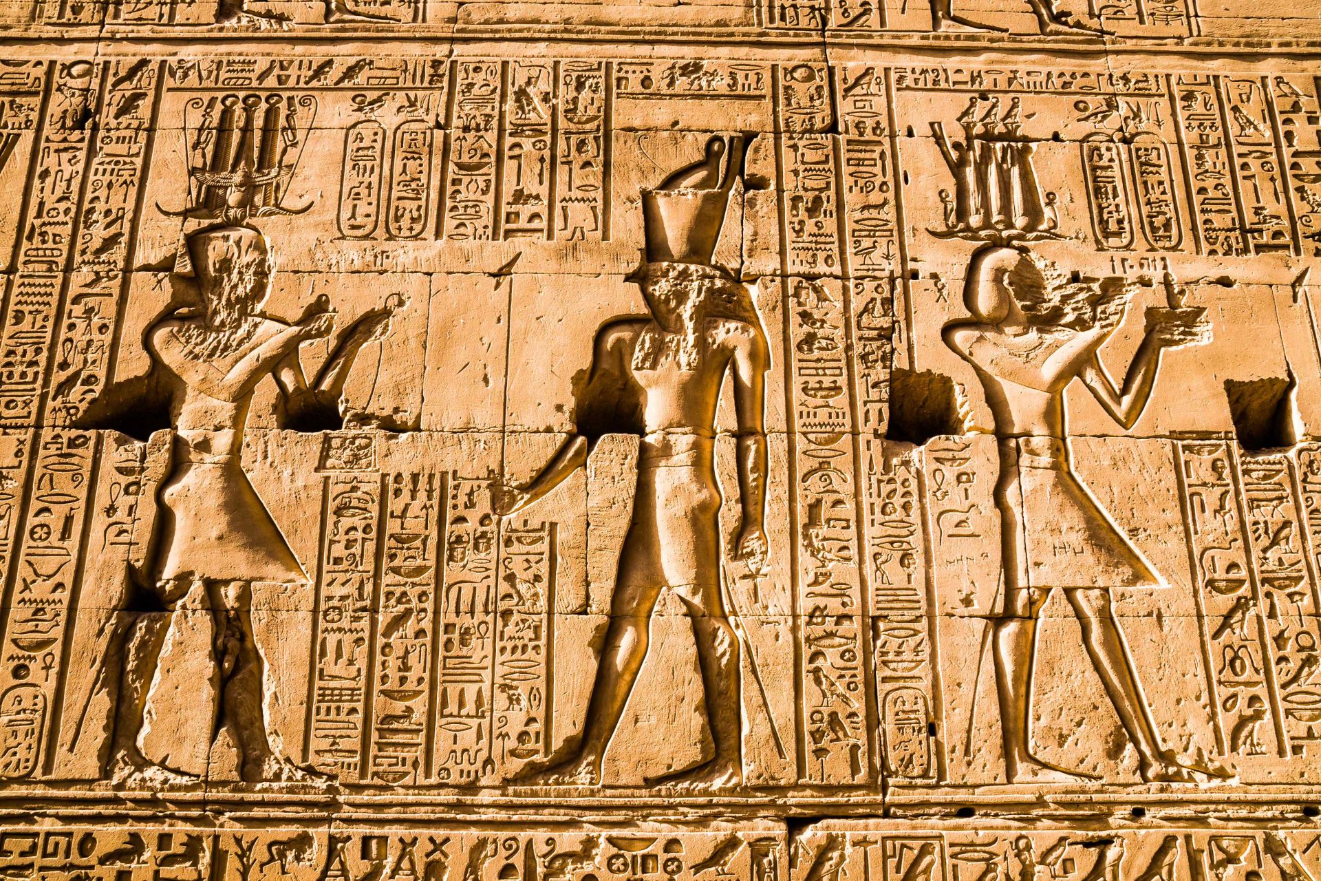 Edfu Tempio di Horus SMALL.jpg