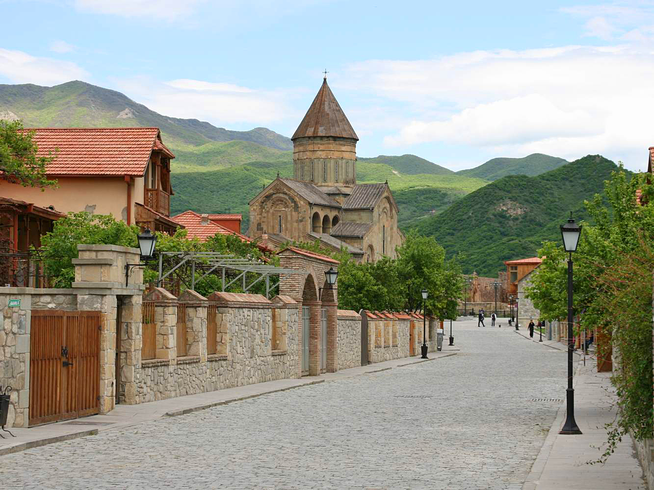 Gamsakhurdia_street,_Mtskheta._(Photo_A._Muhranoff,_2011).jpg