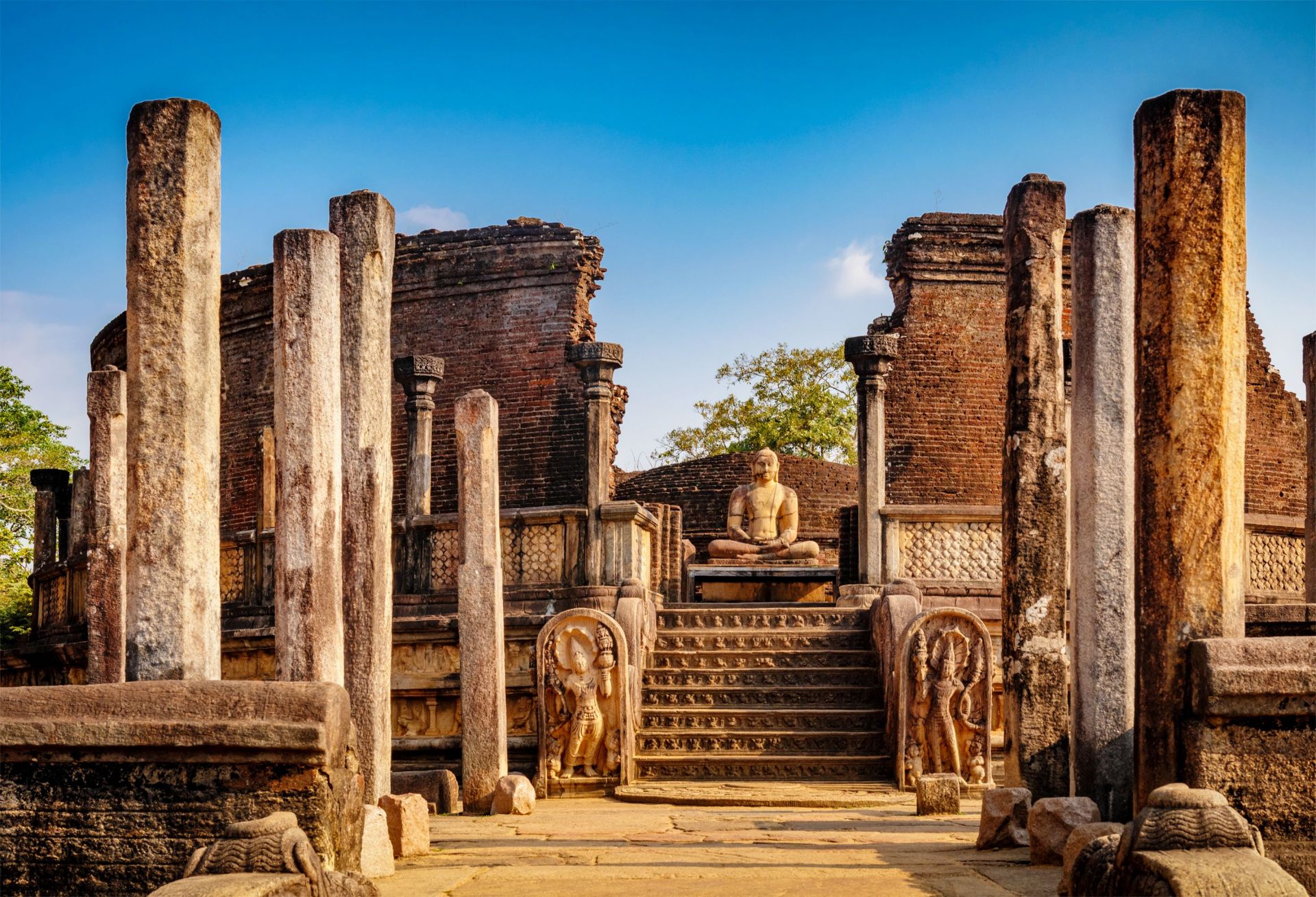 POLONNARUWA small.jpg
