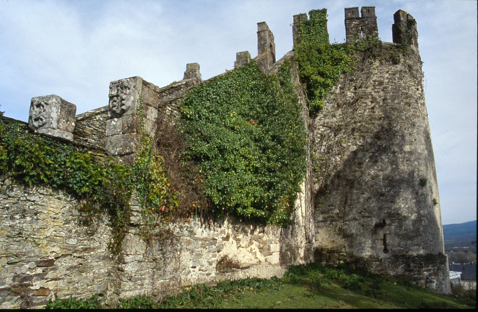 TORRE_DA_FORTALEZA_DE_SARRIA.jpg