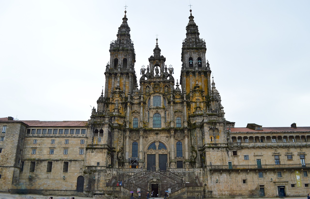 cathedral-235228_1280.jpg
