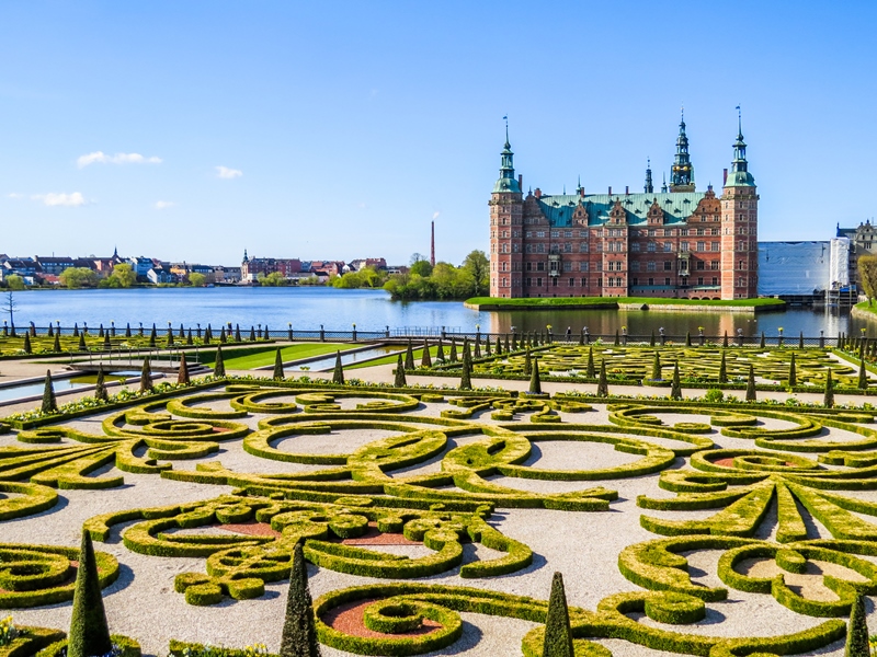 hillerod- frederiksborg castle small.jpg