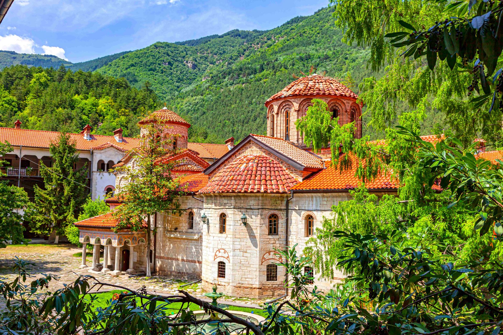 monastero di bachkovo bulgaria small.jpg