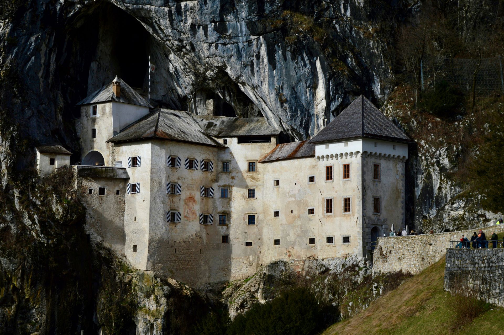 postumia castle.pdf_.jpg