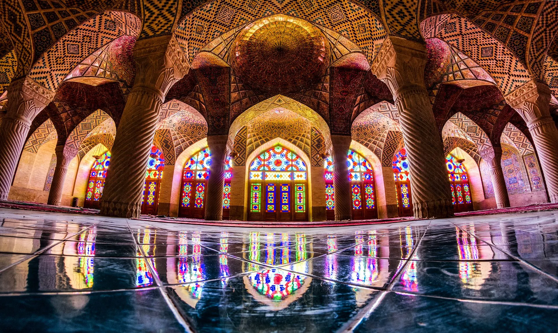 Nasir_al-_mulk_mosque_Shiraz.jpg Nasir_al-_mulk_mosque_Shiraz.jpg