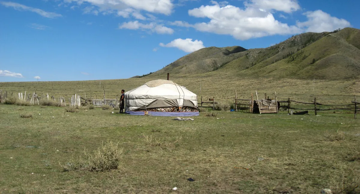 yurt_mongolia_steppe-928156.jpg