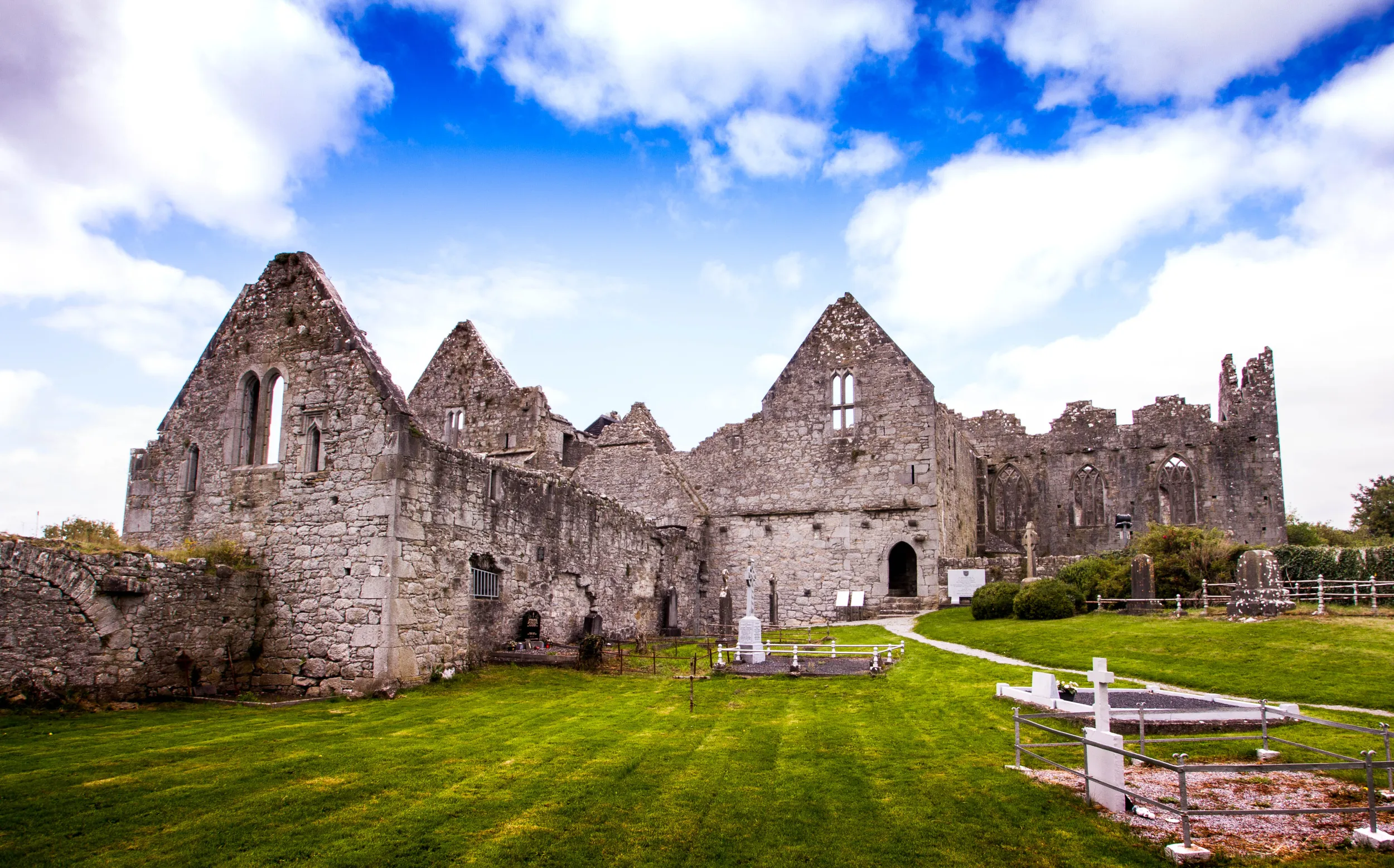 Askeaton_Franciscan_Friary,Limerick,_Ireland.jpg
