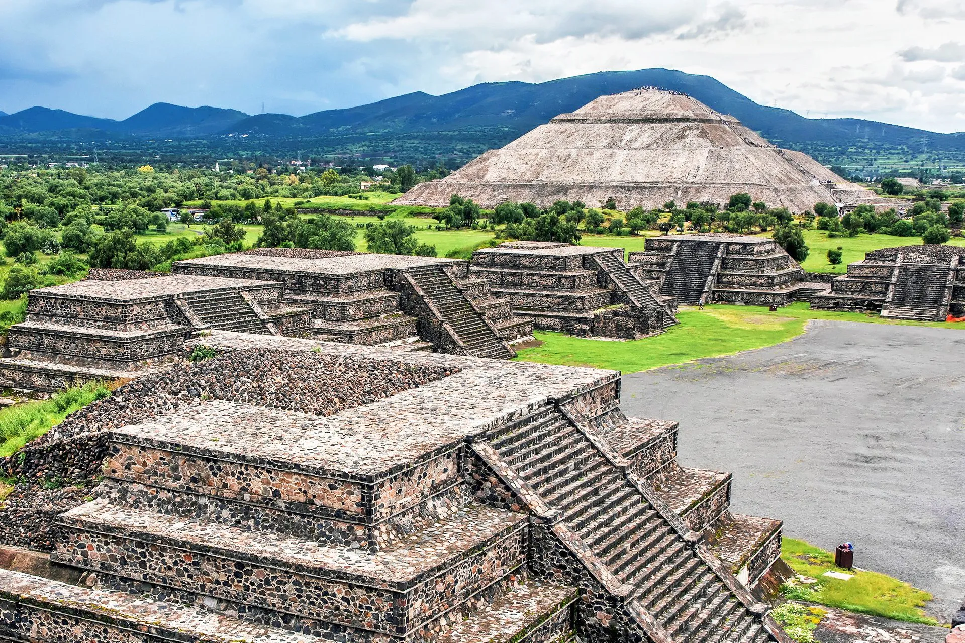 MESSICO-TEOTIHUACAN-piramidi-Fotolia_158990161_Subscription_L-1.jpg