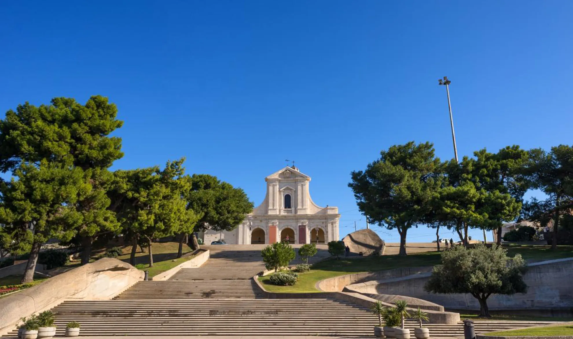 Chiesa_bonaria.jpg