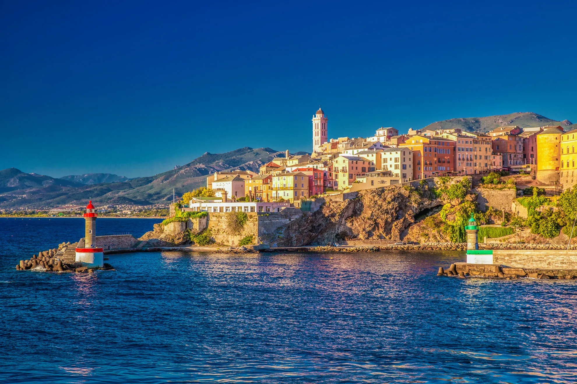 Depositphotos_154034014_xl-2015_BASTIA.jpg