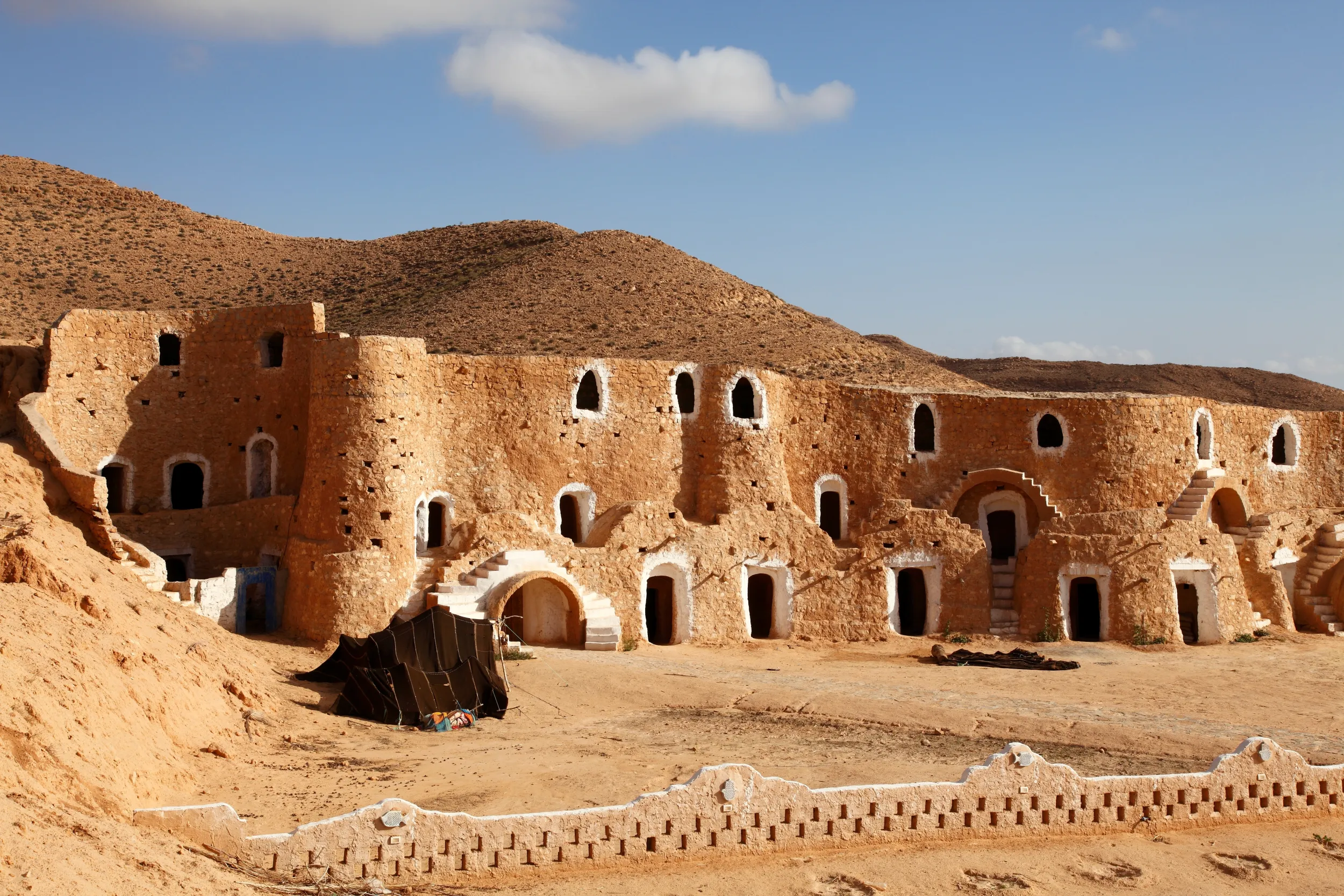 Diaramor Museum in troglodyte dwelling style building, Matmata, Tunisia.jpg