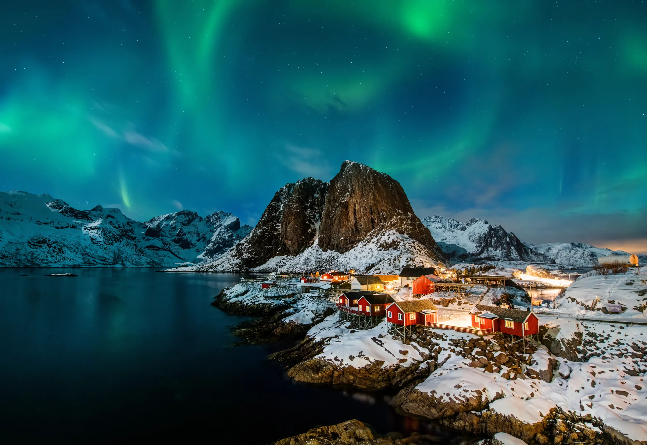 Isole Lofotone aurora.jpg