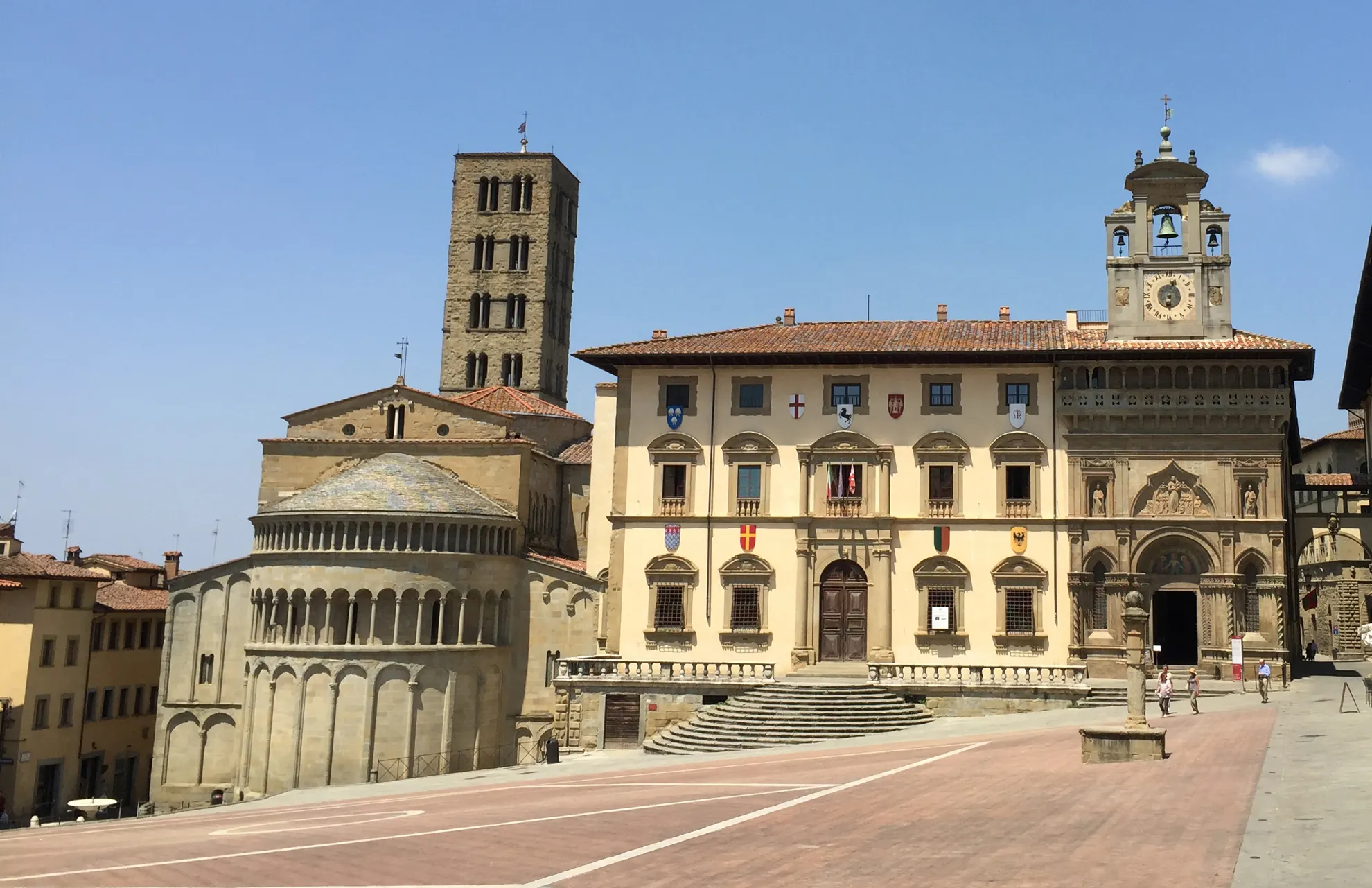 Piazza_Grande_Arezzo.JPG